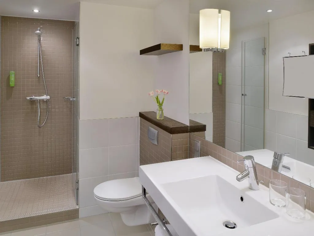 Room, Movenpick Hotel Amsterdam City Centre, Amsterdam