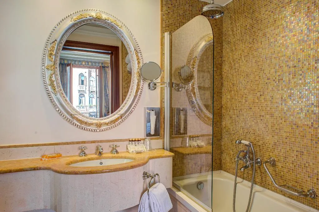 Double or Twin CAPACITY 2 Room, Canal Grande, Venice