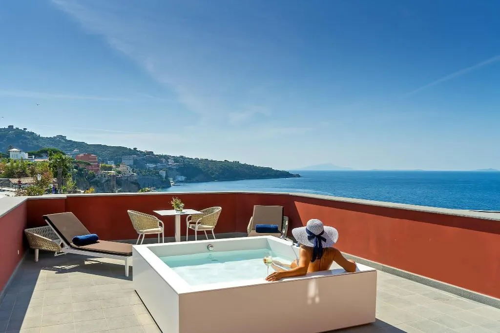 Terrace, Lorelei Londres, Naples