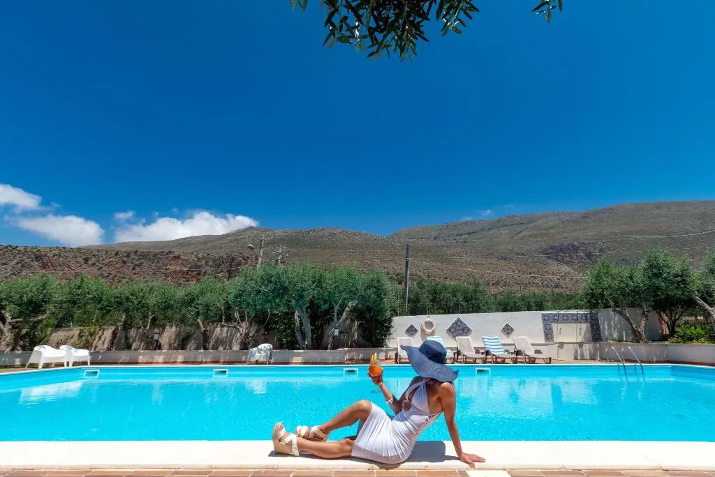Pool, Achibea, Palermo