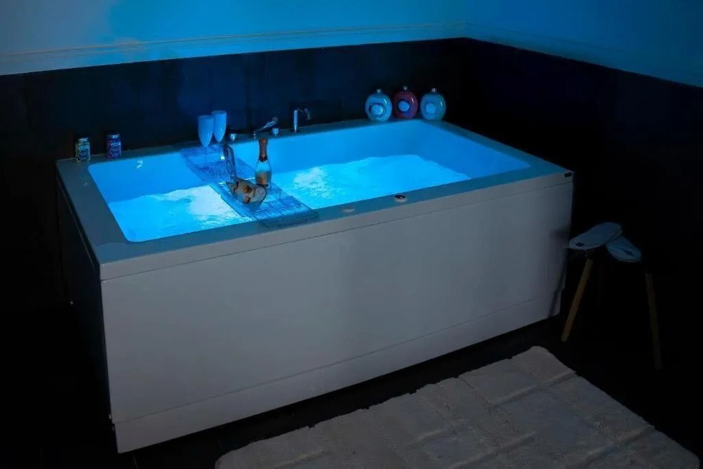 Room, Yacht Club Angioino, Naples