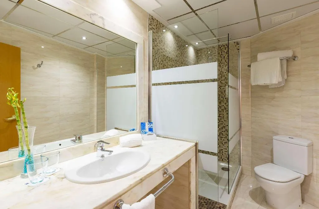FAMILY ROOM STANDARD Room, Hotel Elche Centro Affiliated by Melia, Costa Blanca