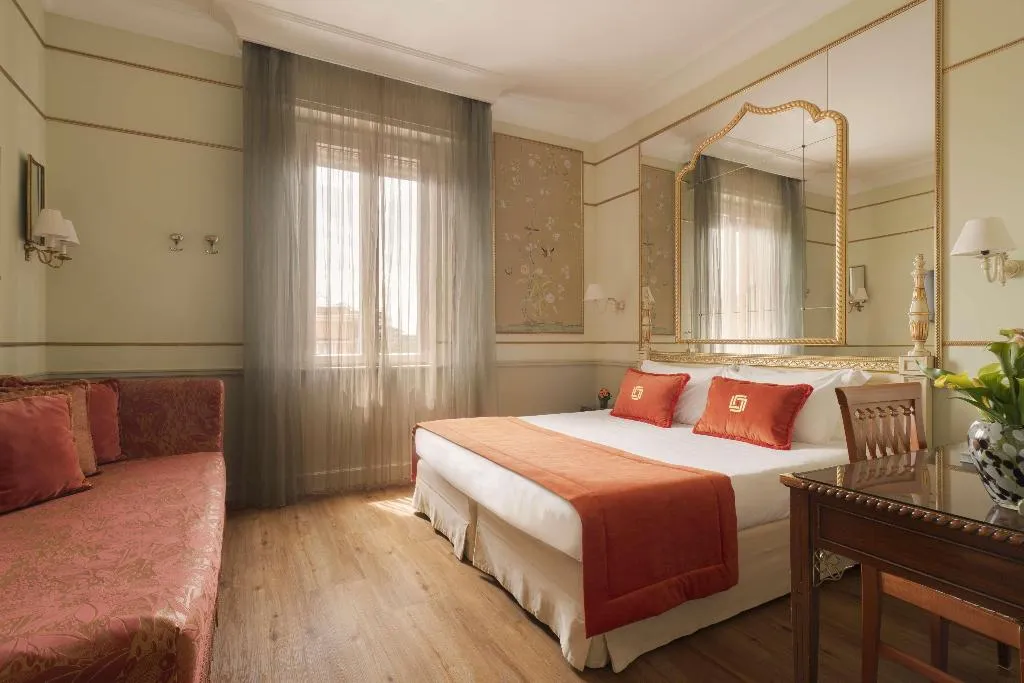 Room, Degli Aranci, Rome