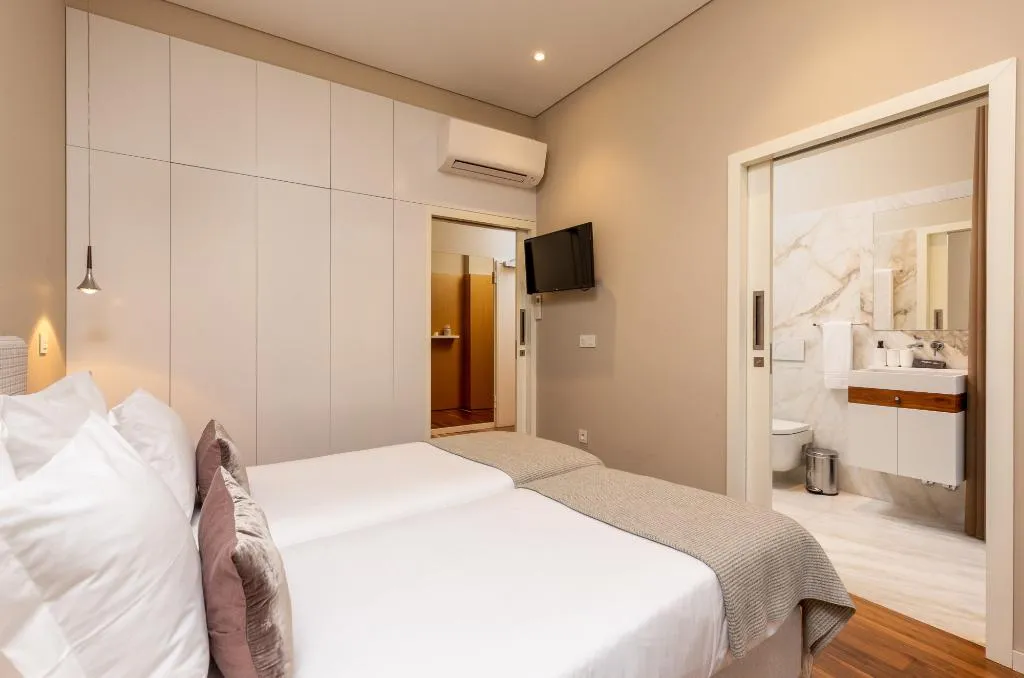 APARTMENT TWO BEDROOMS Room, Rs Porto Historic Center, Porto