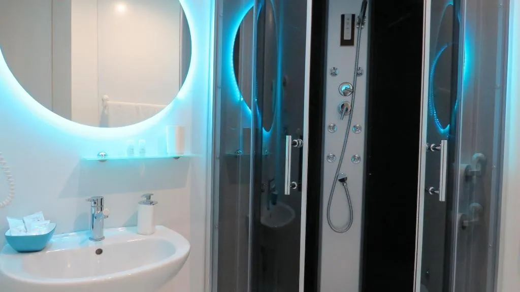 Room, Skyhouse Chiatamone, Naples