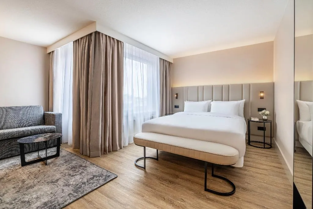 JUNIOR SUITE STANDARD Room, NH Amsterdam Leidseplein, Amsterdam