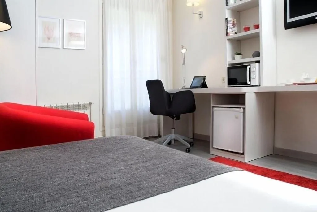 DOUBLE SINGLE USE QUEEN SIZE BED Room, J. Balmes, Costa Brava