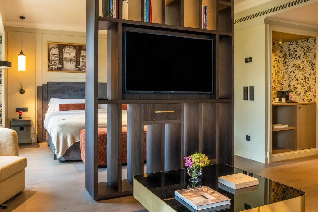 JUNIOR SUITE WITH VIEWS Room, El Avenida Palace, Barcelona