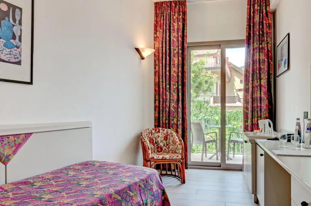 SINGLE STANDARD Room, Antares, Catania