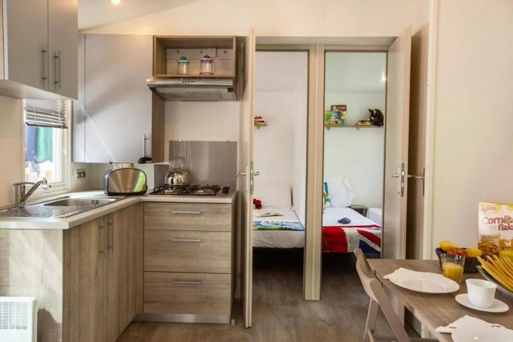 CHALET CAPACITY 5 Room, hu I Pini Village, Rome
