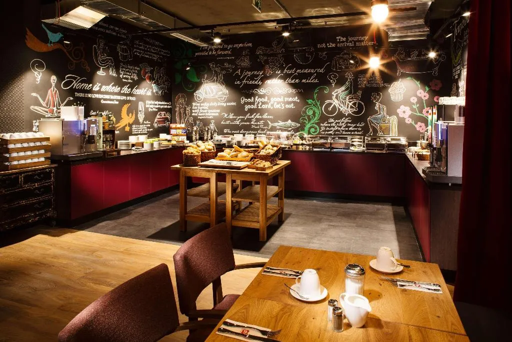 Room, Pulse 8, Prague