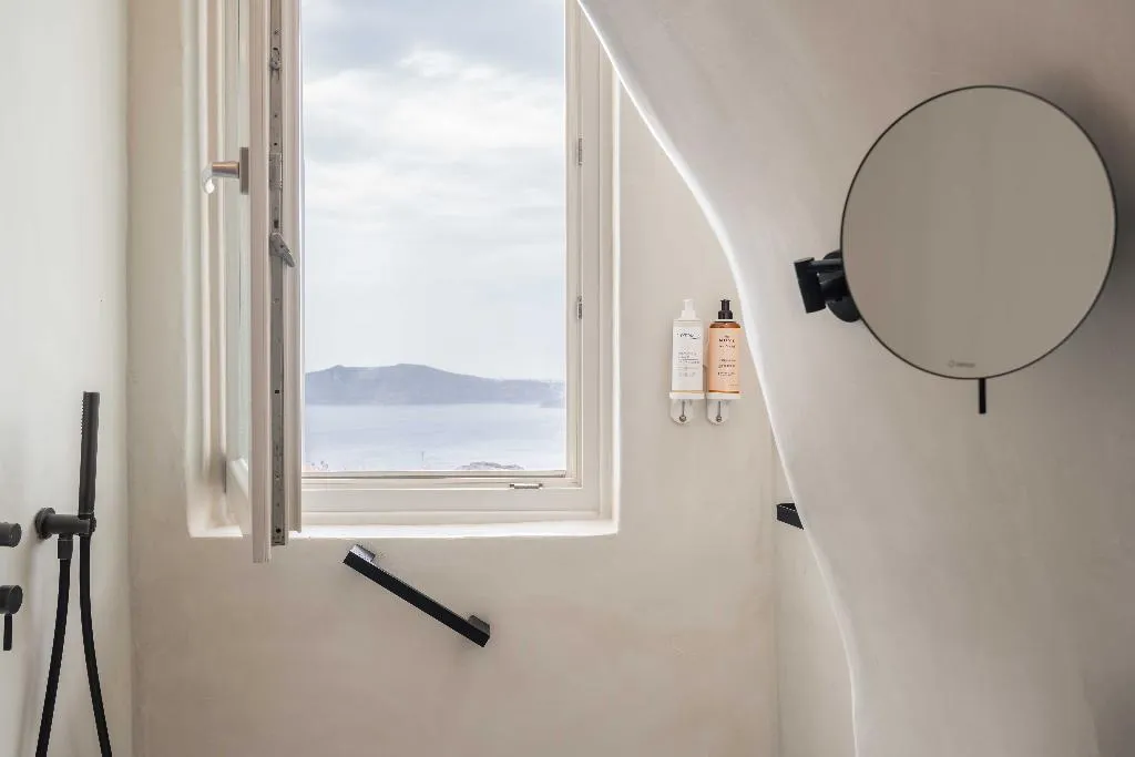 SUITE WITH JACUZZI Room, Rocabella Santorini Hotel & Spa, Santorini