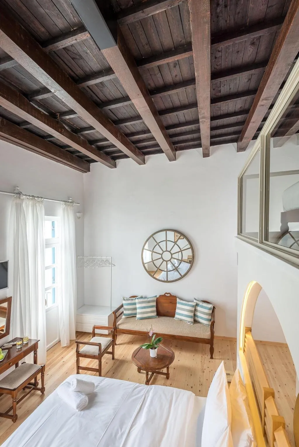 Room, Amphora, Crete
