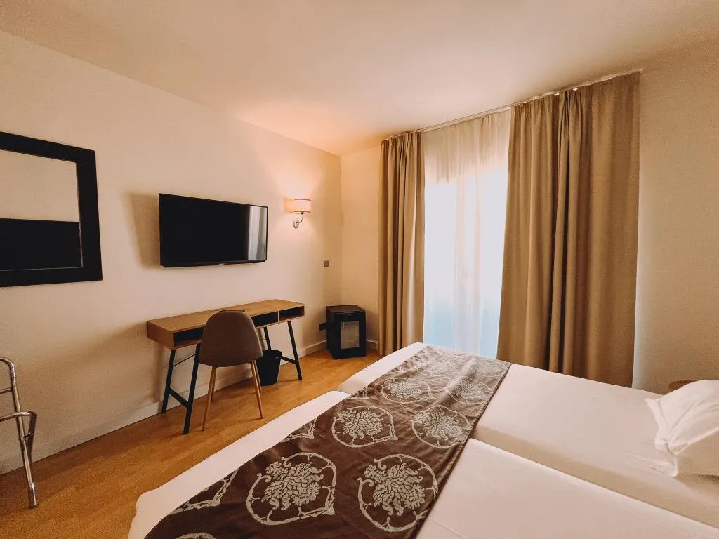 Double or Twin CAPACITY 3 ONE BEDROOM Room, Fay Victoria Beach, Costa Del Sol