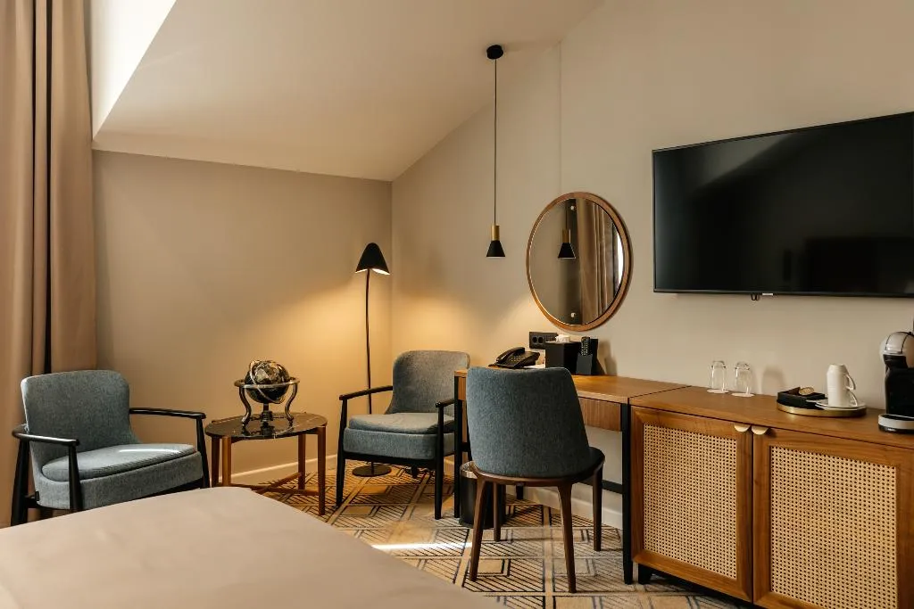 Double or Twin DELUXE SIDE SEA VIEW Room, Armerun Heritage Hotel & Residences, Split