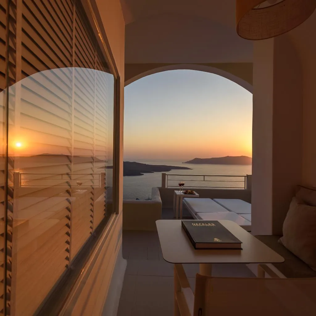 SUITE WITH JACUZZI WITH VIEWS Room, Nefeles Luxury Suites, Santorini