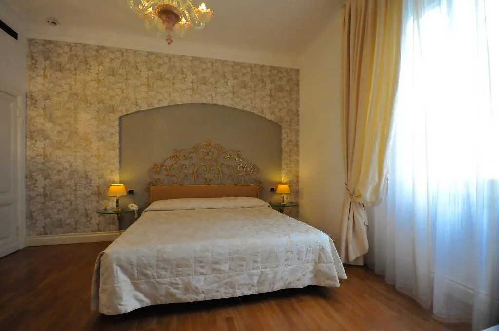 Room, C-hotels De Rose, Florence