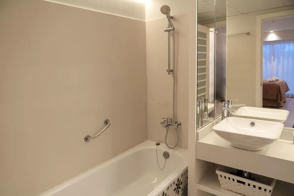 Room, Serennia Fira Gran Vía Exclusive Rooms, Barcelona