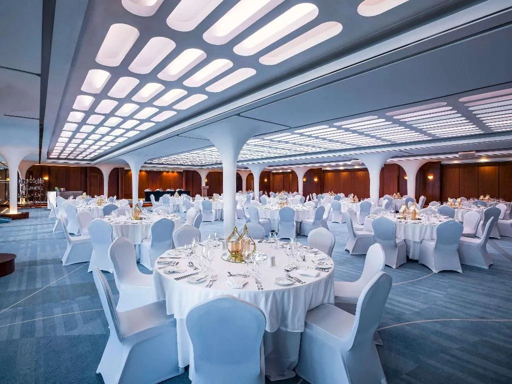 Conferences, Queen Elizabeth 2, Dubai