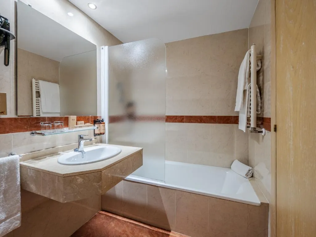 DOUBLE SUPERIOR Room, BYPILLOW Castellana, Madrid