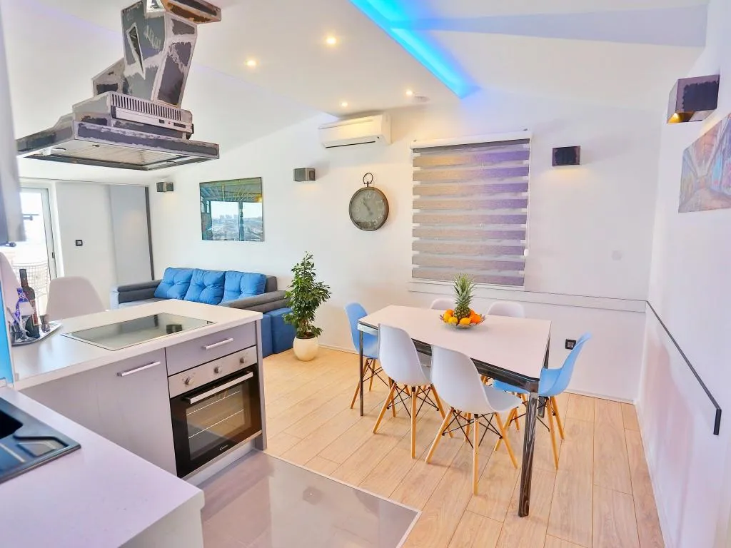 APARTMENT CAPACITY 4 Room, Apartments Ivan, Split