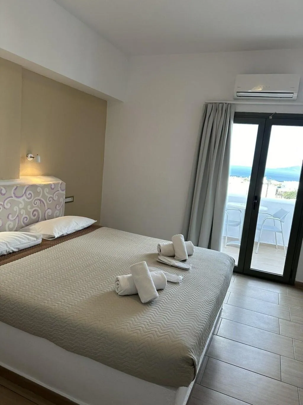 Room, Olympic, Santorini