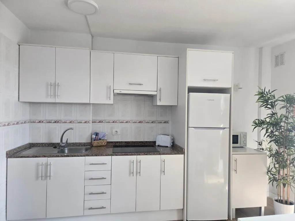 Room, Comodoro, Tenerife