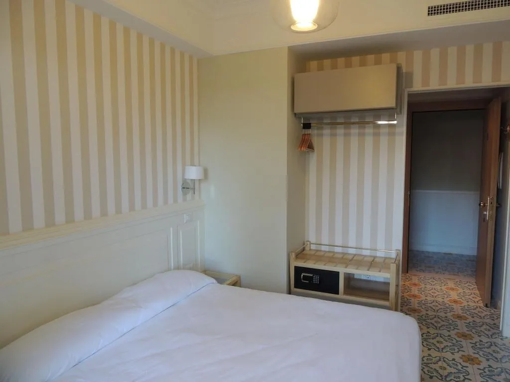 Double or Twin TWO BEDS Room, Hotel Zeus Pompei, Naples