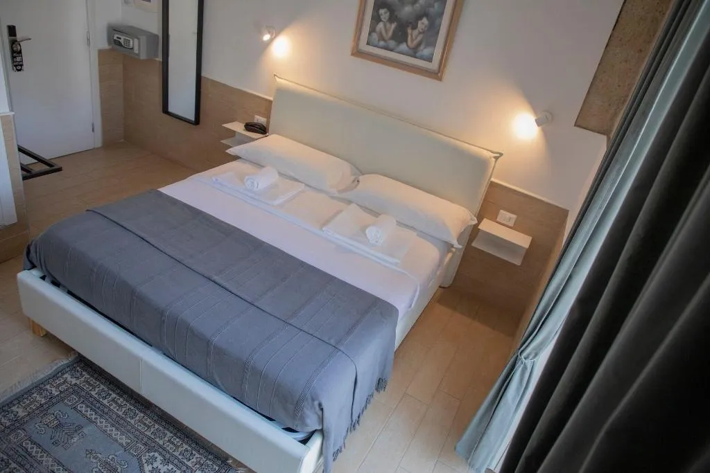 Room, Hotel H22, Naples