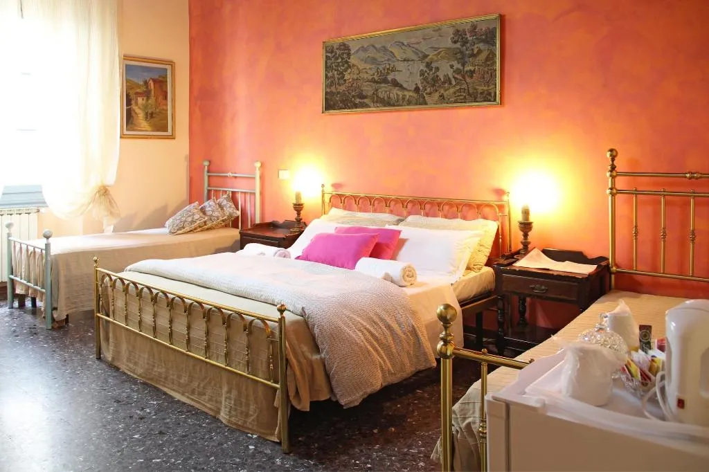 Room, Riverbanks, Florence
