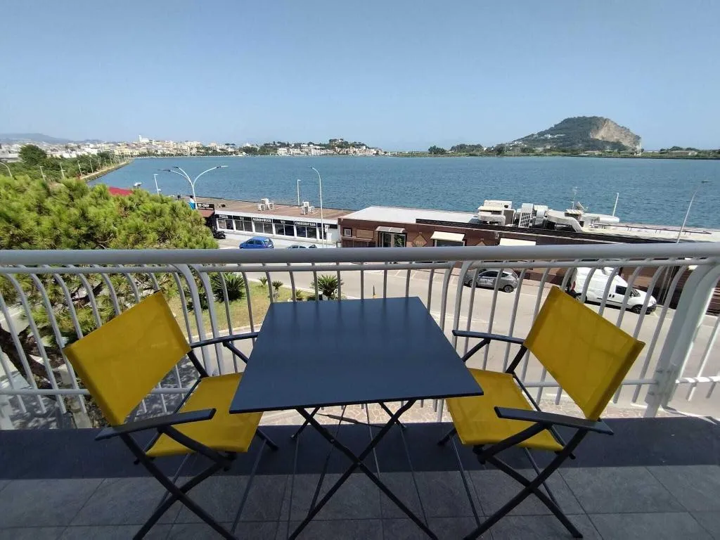 Room, Happyrooms, Naples