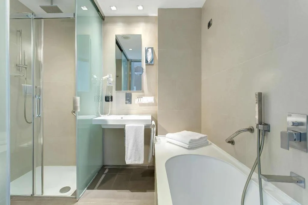 TRIPLE DELUXE KING BED Room, Best Western Premier Hotel Royal Santina, Rome