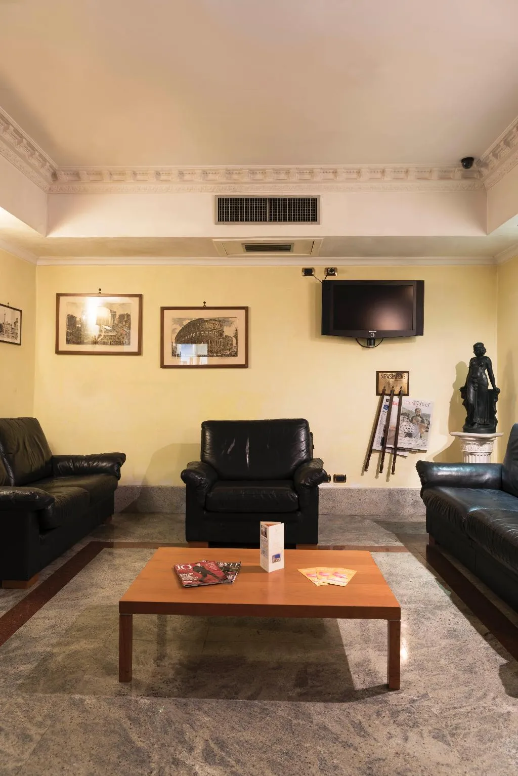 Lobby, Stromboli, Rome