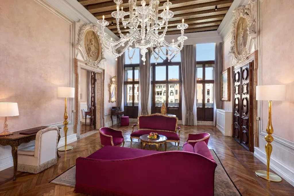 Room, Palazzo Giovanelli e Gran Canal, Venice
