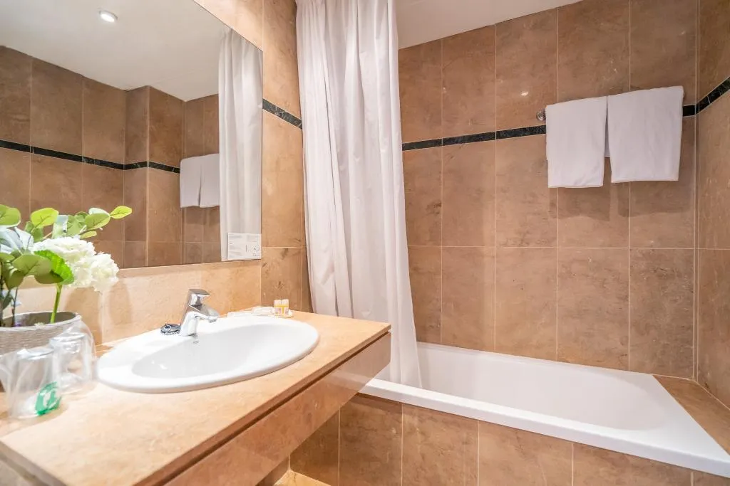 DOUBLE ECONOMY Room, Glories, Barcelona