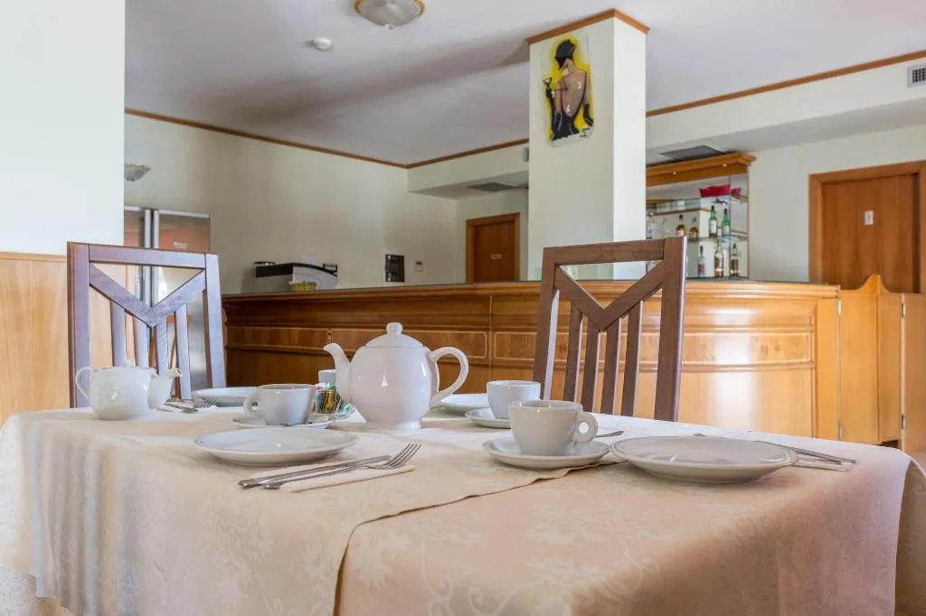 Restaurant, Hotel Plaza, Naples