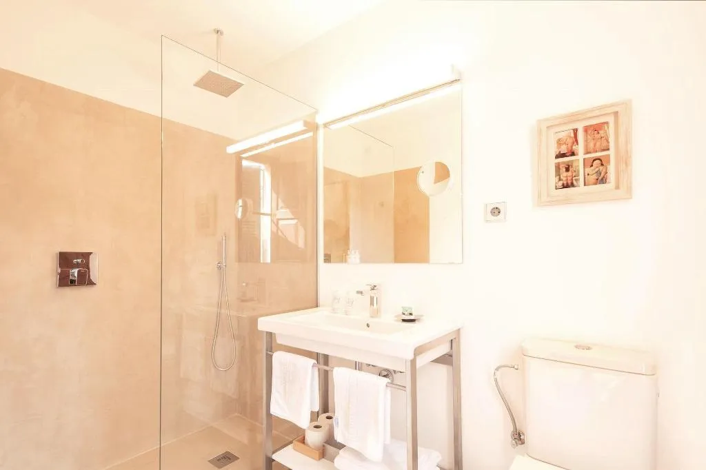Room, D'Es Puig, Majorca