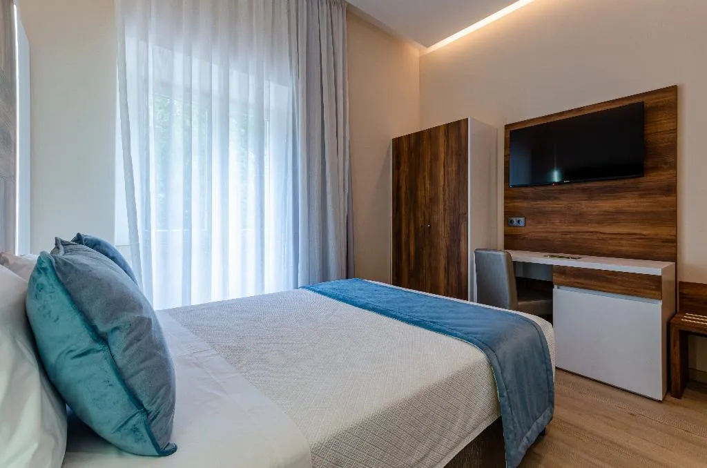 DOUBLE SUPERIOR Room, Hotel Avenida Park, Lisbon