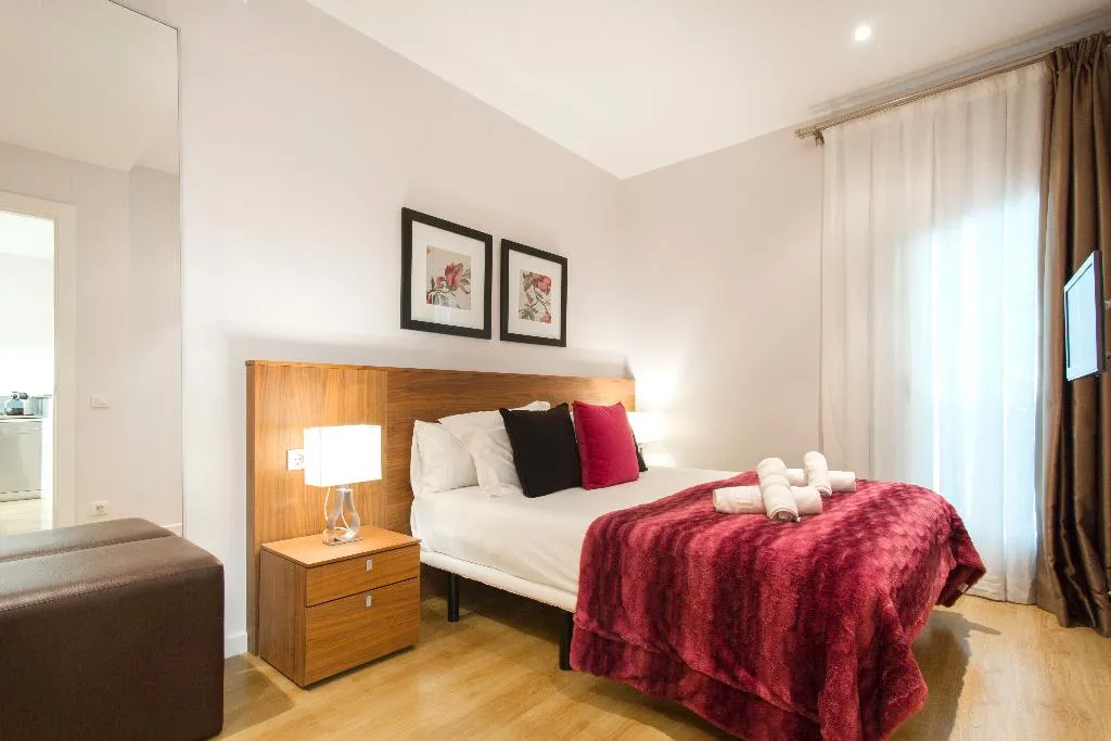 APARTMENT THREE BEDROOMS Room, Dailyflats Barcelona Center, Barcelona