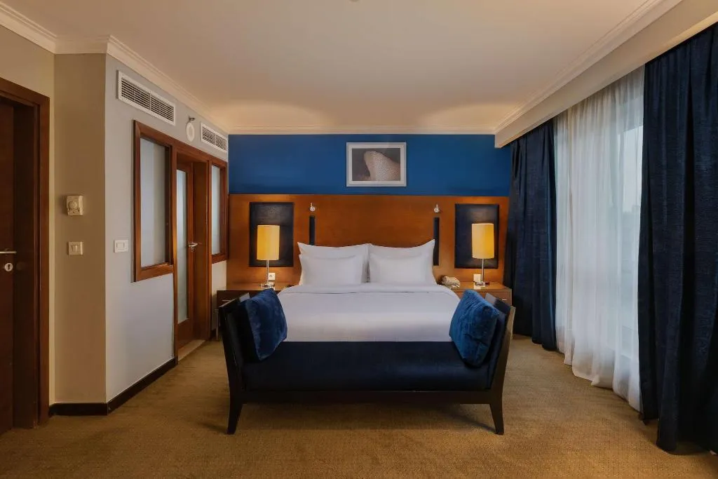 SUITE KING SIZE BED Room, Radisson Blu Cairo Heliopolis, Cairo