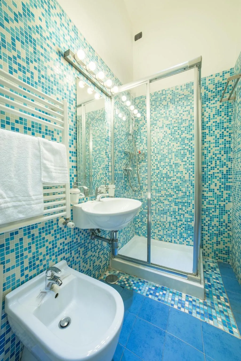 Room, Bed & Breakfast Chiaia 32, Naples