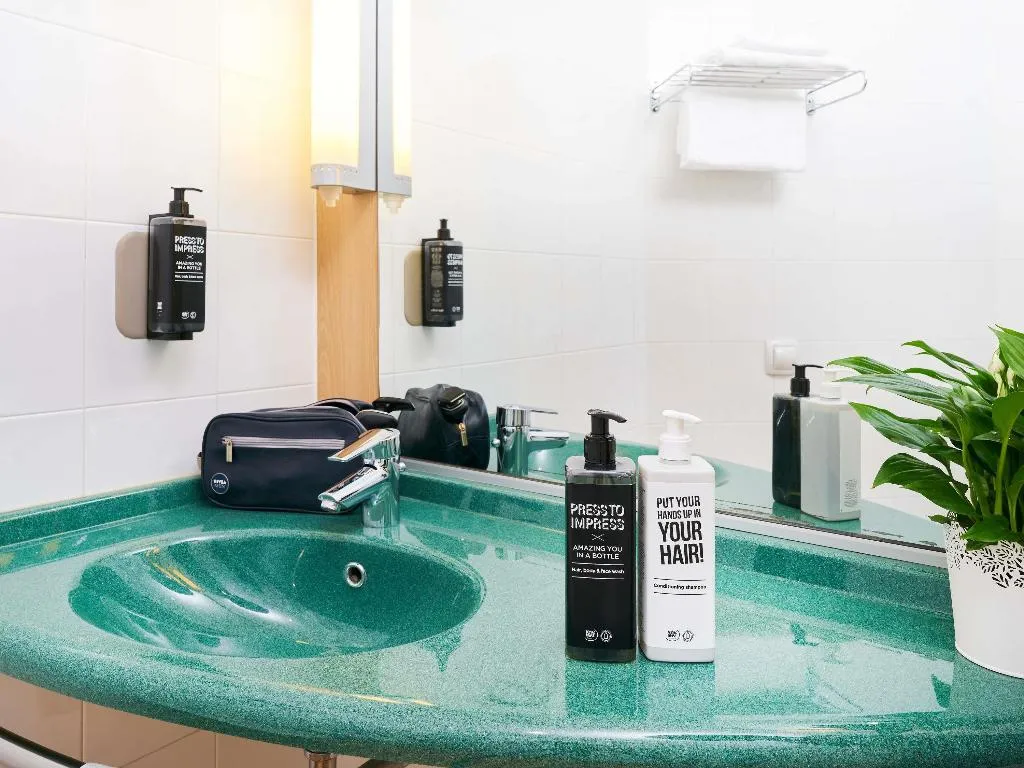 DOUBLE WITH DOUBLE BED Room, Ibis Como, Milan