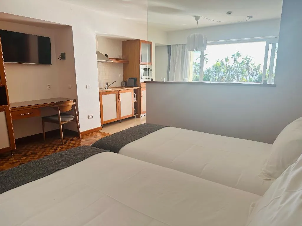 STUDIO POOL VIEW Room, Vila Luz, Algarve