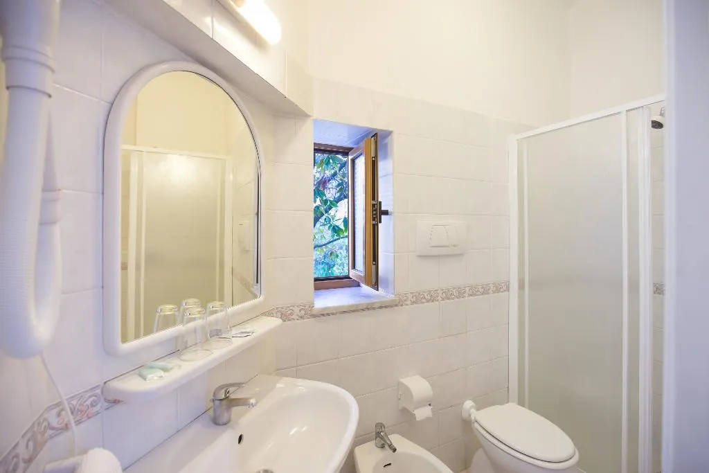 TRIPLE STANDARD Room, Hotel Angelina, Naples