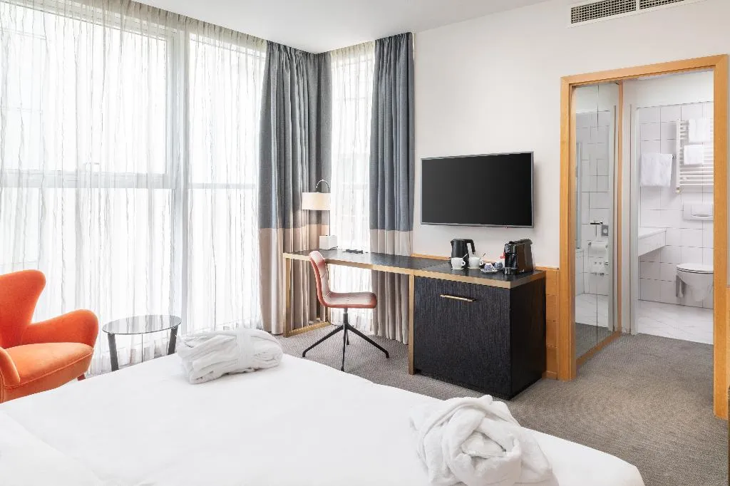 Double or Twin GUEST ROOM Room, K+K Hotel Fenix, Prague