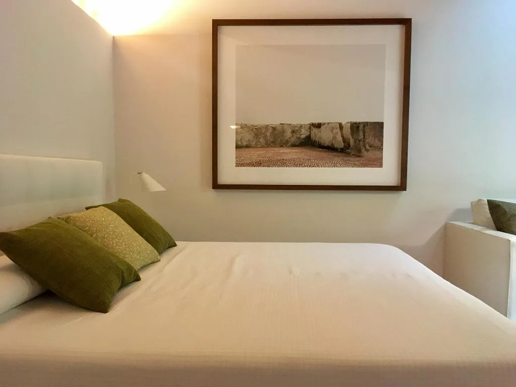 Room, Mont-Sant, Valencia