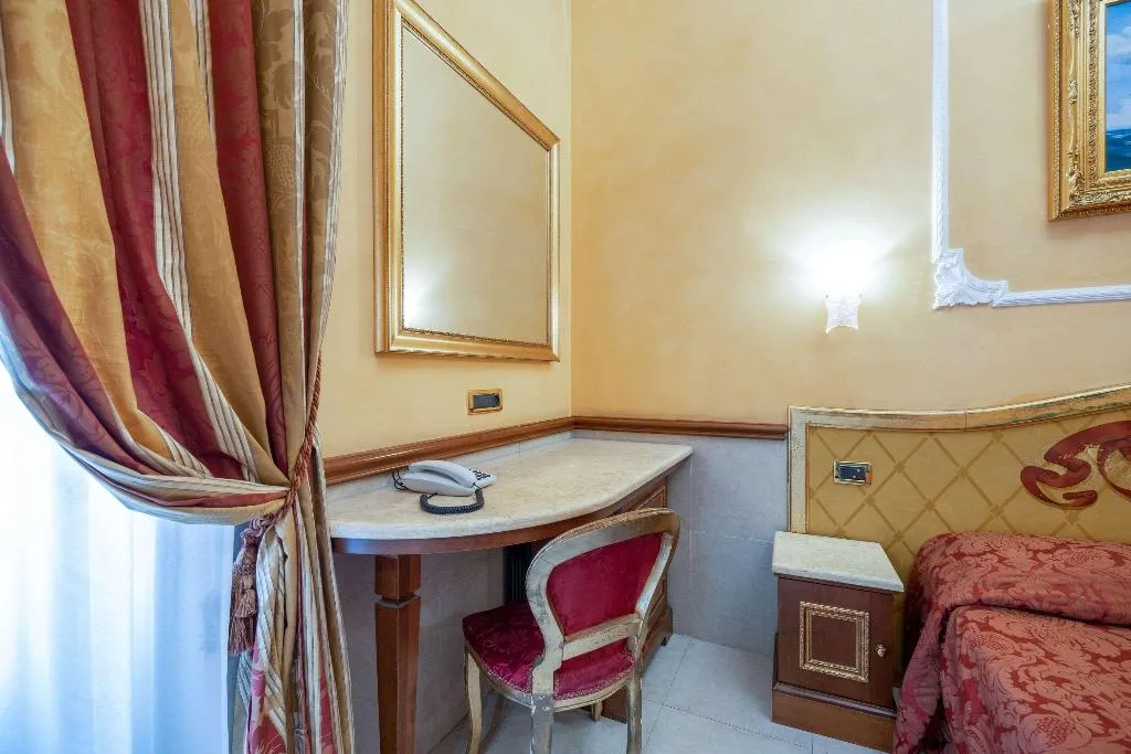 SINGLE NON SMOKING Room, Clarion Collection Hotel Principessa Isabella, Rome