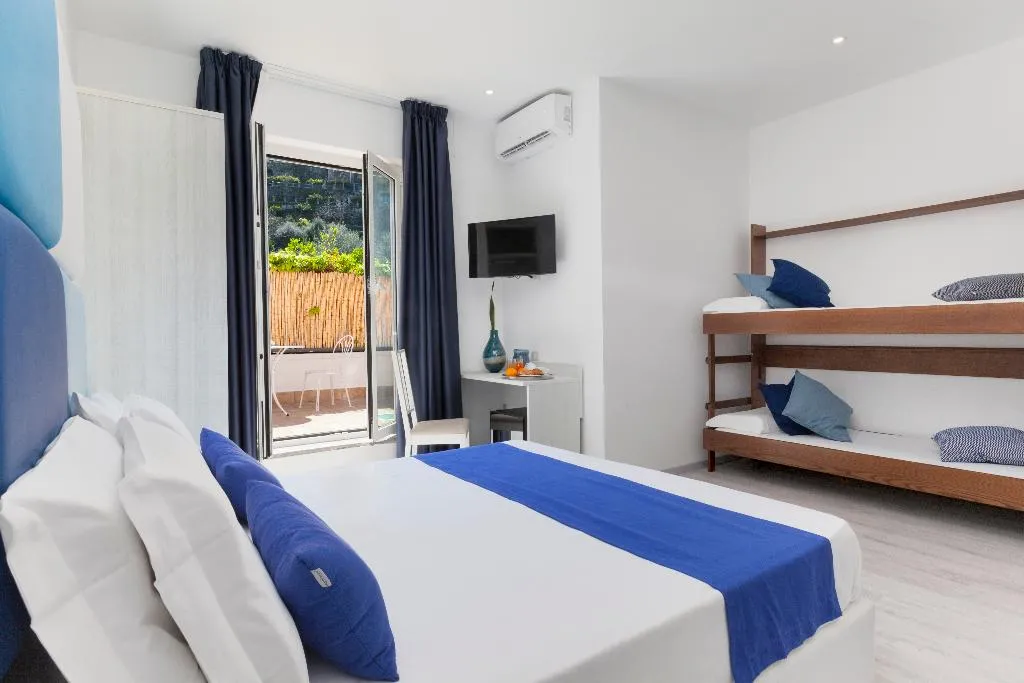 QUADRUPLE STANDARD Room, Eden Bleu, Naples
