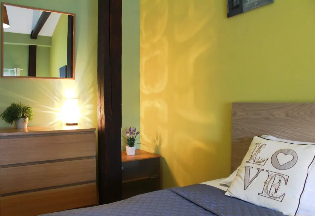 APARTMENT CAPACITY 8 THREE BEDROOMS Room, Old Town Apartments Slawkowska, Krakow