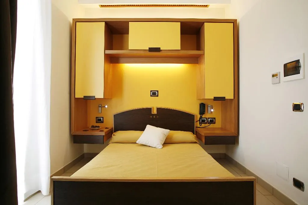 Room, Seven Hostel, Naples
